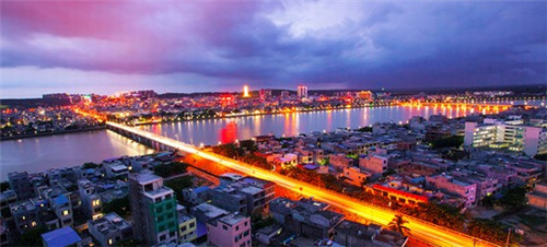 有旅游专列游新疆吗（专列游新疆累不累）